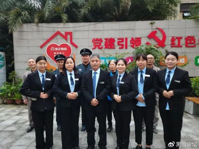 左岸世亚组合体物业换"血管":确保阳台排水系统畅通无阻