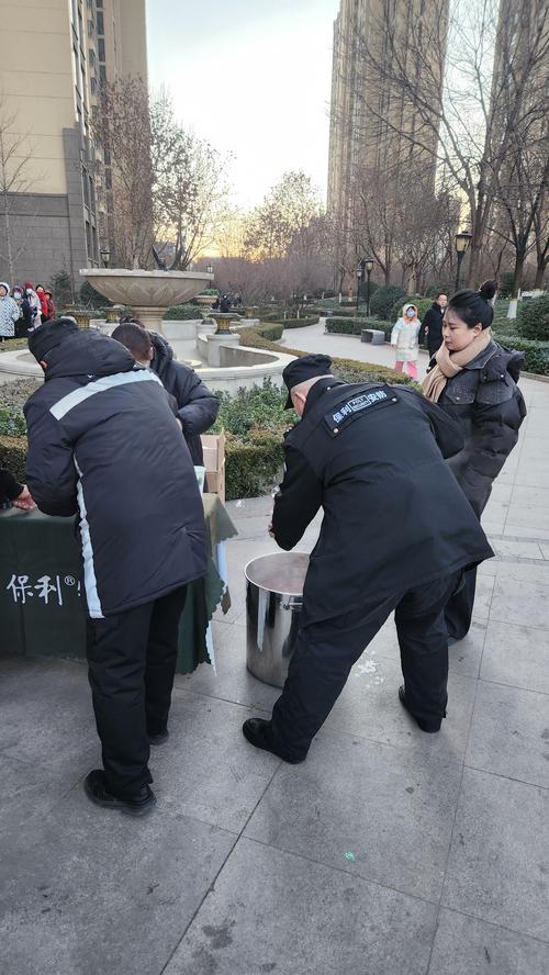 河北石家庄:保利物业 暖心奉粥